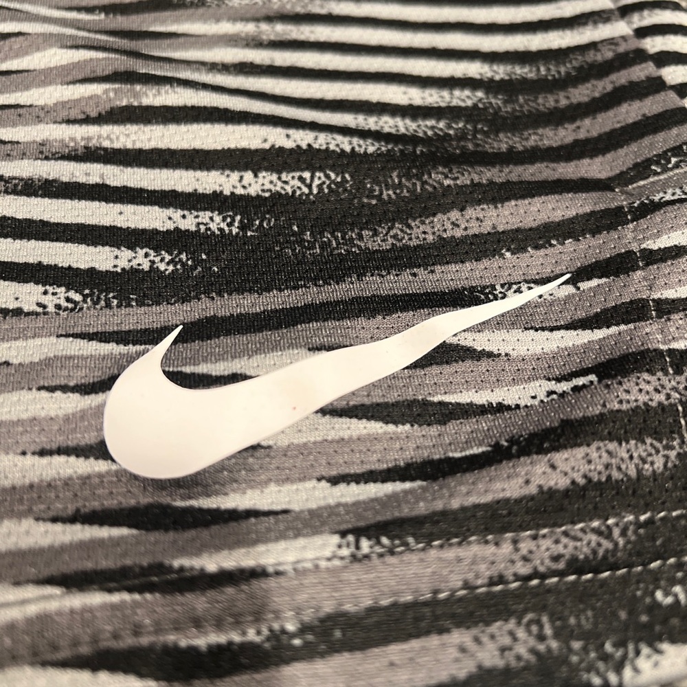 Nike Stripe Basketball Shorts Gray And Black Large - Picture 2 of 5